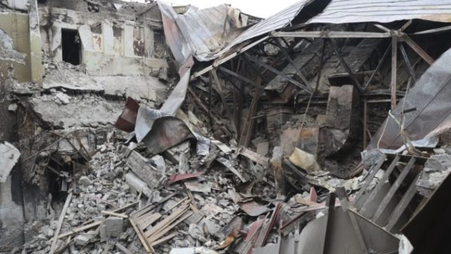 483312_mariupol divadlo 676x451.jpg