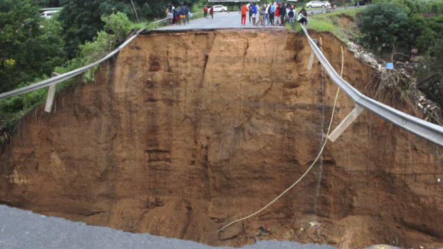 483628_aptopix_south_africa_kwazulu natal_floods_33701 ee7f8c6659964280a434900ca1d900a7 676x443.jpg
