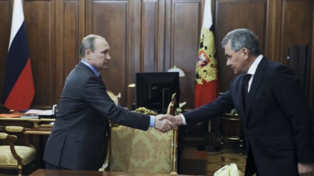 483794_vladimir putin sergej sojgu e1650535382990 676x458.jpg