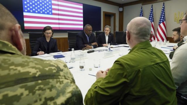 484040_lloyd austin volodymyr zelenskyj antony blinken 676x451.jpg