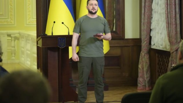 484180_volodymyr zelenskyj 4 676x470.jpg