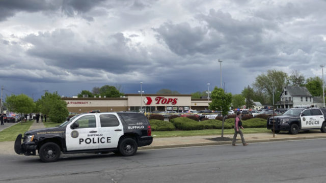 485381_buffalo_supermarket_shooting_42390 9d6ace4c330745c8bf98f6b3f0f9db08 676x403.jpg