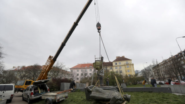 486192_czech_russia_wwii_commander_74801 f6a7fc932cf94257b7db8635fa605635 676x451.jpg