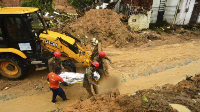 486420_brazil_landslides_32809 4abd349f8d634feebbeecca0a4283b03 676x451.jpg
