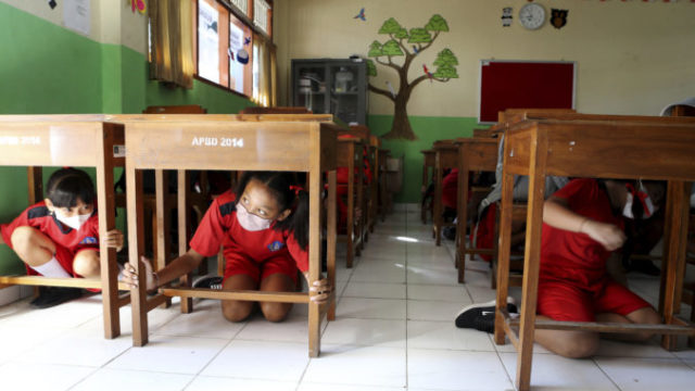 486565_indonesia_tsunami_drill_84378 361d3df685474e5f8f14a962fe4d4195 676x443.jpg