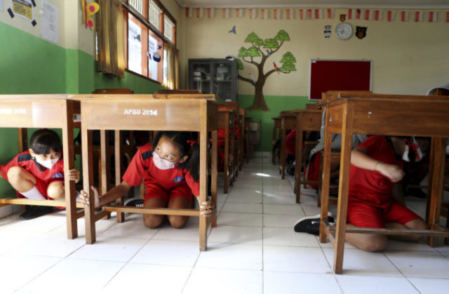 486565_indonesia_tsunami_drill_84378 361d3df685474e5f8f14a962fe4d4195 676x443.jpg