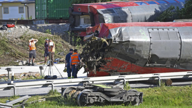486921_germany_train_derailment_82688 a9814c444451449cb1336826cce27a19 676x431.jpg