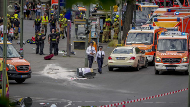 486947_germany_car_crash_93011 5177d4733e1b4098b44a0342caf84fa3 676x467.jpg