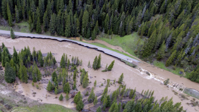 487390_yellowstone_national_park flooding_25169 9a97ddf36cec44e48f034a492531e584 676x451.jpg