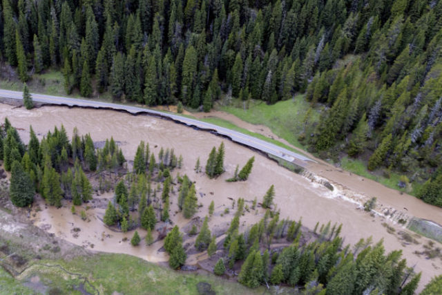 487390_yellowstone_national_park flooding_25169 9a97ddf36cec44e48f034a492531e584 676x451.jpg