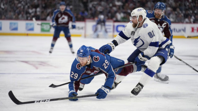 487459_stanley_cup_lightning_avalanche_hockey_97344 988cc90608514bbe8da98da628ff2777 676x451.jpg