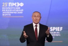 487554_russia_economic_forum_33429 e733178b922946b98ef36489c16dc1c0 676x451.jpg