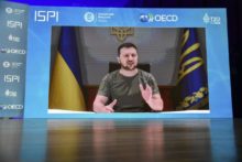 487811_volodymyr zelenskyj 2 676x451.jpg