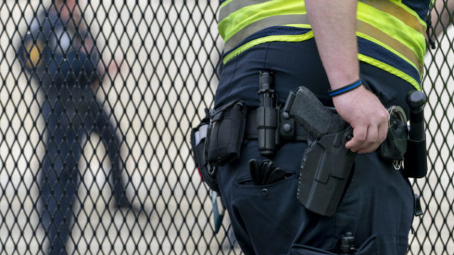 487860_supreme_court_guns_85748 b4395a1757e546d993caea7b7c8b99d6 676x451.jpg