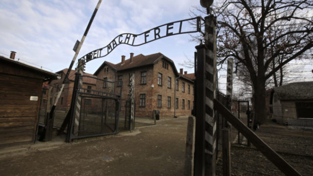 487936_poland_auschwitz_propaganda_93001 42b1f2f41bd34290ae03527ed616ace9 676x451.jpg