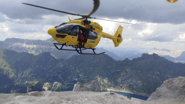 488393_italy_glacier_hikers_killed_38795 a3da2752f9db4f85b6846ce7f5b63cce 676x507.jpg