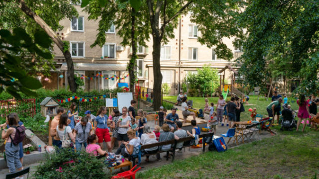488616_1_zahrebska_dvor 676x451.jpg