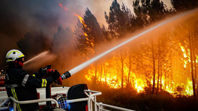 489048_europe_france_wildfires_44867 b4eee17908f740a7873a01efc6723999 676x451.jpg