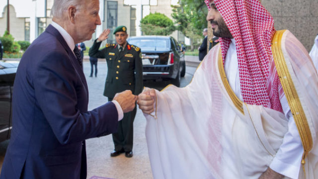 489090_us_biden_mideast_35662 2527d87e14bf46c188149e3d3dc3e73e 676x527.jpg