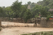 489145_china_floods_90382 93e8608b78b445bfb4a05eef383a695e 676x451.jpg