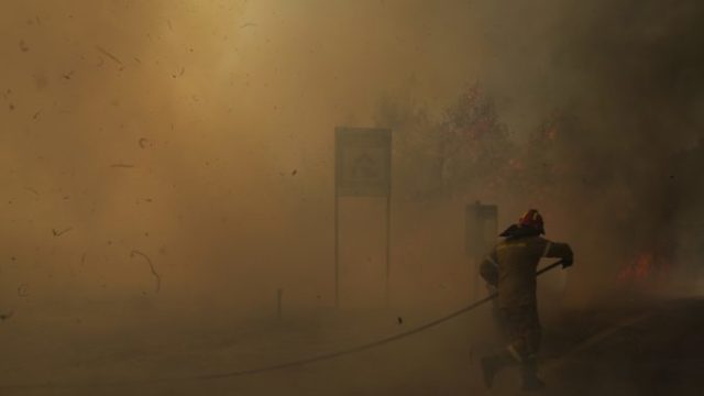 489530_europe_wildfires_explainer_04974 b6373ffae82c4182916ed7a01b86a5e3 676x451.jpg