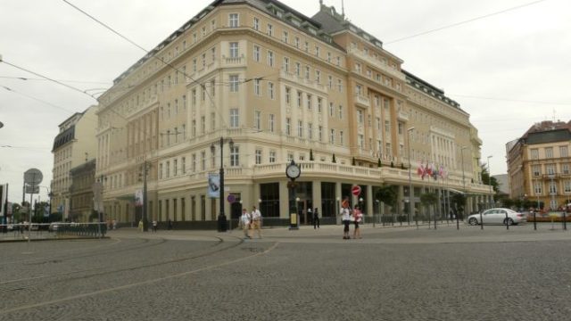 489717_1920px hotel_radisson_blu_carlton_bratislave_p1010408 676x507.jpeg