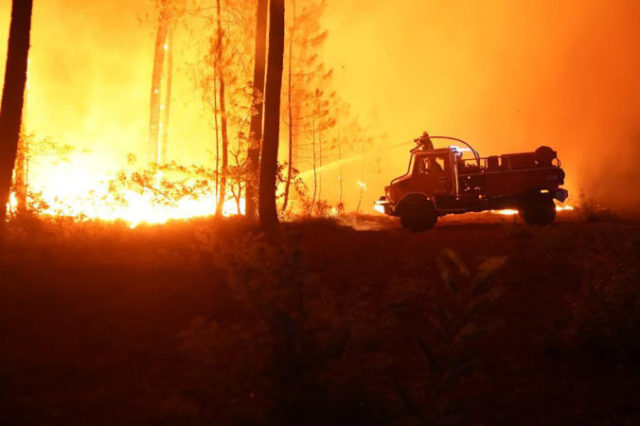 490439_france_wildfires_64913 a6b12c8bacc241a89ea9cfcaa581372c 676x450.jpg