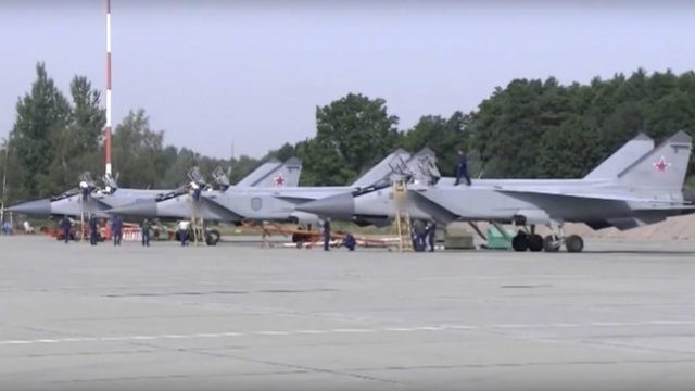 490896_russia_missiles_42153 569375897b344e97ad395c4c04c4fbc3 676x364.jpg