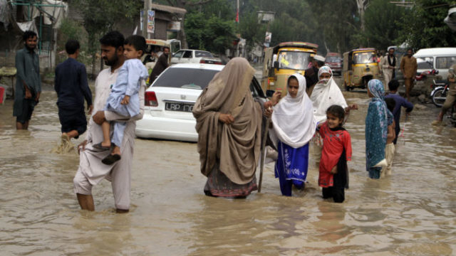 491458_pakistan_floods_99943 c88fc13c1216417886fc691c8e2551a6 676x451.jpg