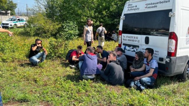 491476_migranti 676x458.jpg