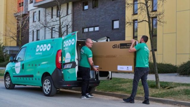 491607_dodo_2men_delivery_low 676x451.jpg