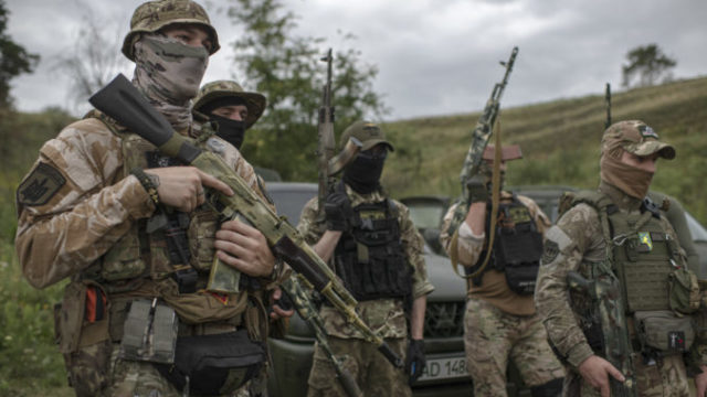 492098_russia_ukraine_warchechen_fighters_44823 662b9203cc784c7d838eb613005a5bdb 676x451.jpg