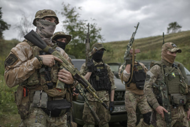 492098_russia_ukraine_warchechen_fighters_44823 662b9203cc784c7d838eb613005a5bdb 676x451.jpg