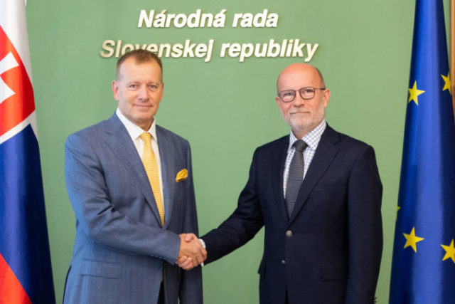 492525_kacer 676x451.jpg