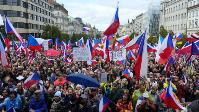 493285_czech_republic_protest_74347 2e3fa758e59f4d53a92fcbb9135bb6da 676x451.jpg