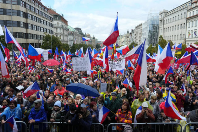 493285_czech_republic_protest_74347 2e3fa758e59f4d53a92fcbb9135bb6da 676x451.jpg