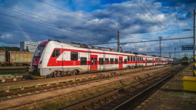 493539_ludia aktivne hladajuci pracu maju moznost vycestovat do kosic na jeden z najvacsich veltrhov prace na slovensku 676x423.jpg