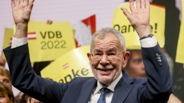 493955_alexander van der bellen 676x495.jpg