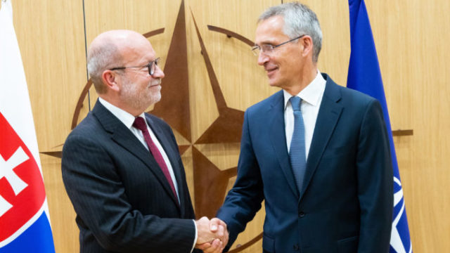 494025_minister r ker v bruseli_52417453057_o 676x451.jpg