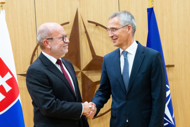 494025_minister r ker v bruseli_52417453057_o 676x451.jpg