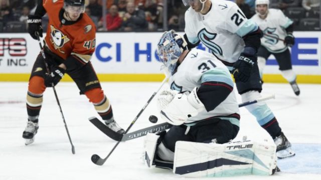 494166_pavol regenda nhl anaheim ducks seattle kraken 676x451.jpg