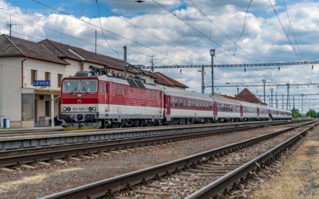 494255_manazer infrastruktury zeleznice slovenskej republiky zsr ukonci vyluku na useku suranylevice v planovanom termine 676x423.jpg