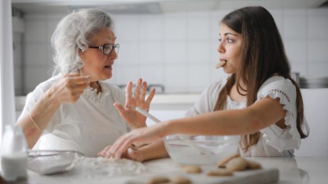 494665_vnucka a babka 676x451.jpg
