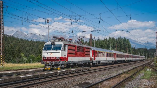 494771_zssk z dovodu ocakavaneho zvyseneho pohybu cestujucich s bliziacim sa sviatkom vsetkych svatych posilni vlakovu dopravu 26 spojmi 676x423.jpg