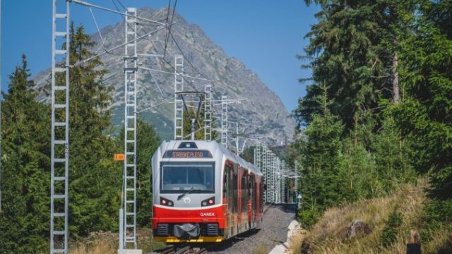 494862_vyluka na trase strba strbske pleso konci 25. 10. o jedenastej vecer 676x423.jpg