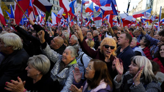 495022_czech_republic_protest_75822 9532fc8262f947ab87567ec5eec0911e 676x451.jpg