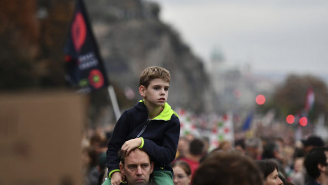 495352_hungary_protest_95425 0b4ba7ee90f54ba0bba0265902f0a72e 676x451.jpg