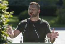 495574_volodymyr zelenskyj 676x458.jpg