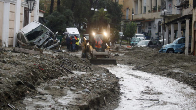 496491_aptopix_italy_landslide_80000 1434f7c8d6c548b9bf3ee16f2b963726 676x451.jpg