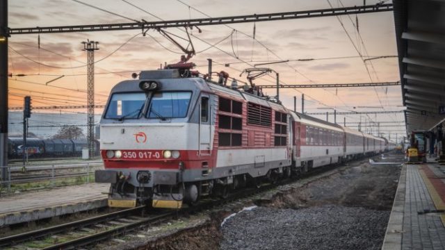 496605_ic vlaky ponuknu v smere kosicebratislava oproti novym vlakom expres v priemere o 49 minut rychlejsie spojenie 676x423.jpg
